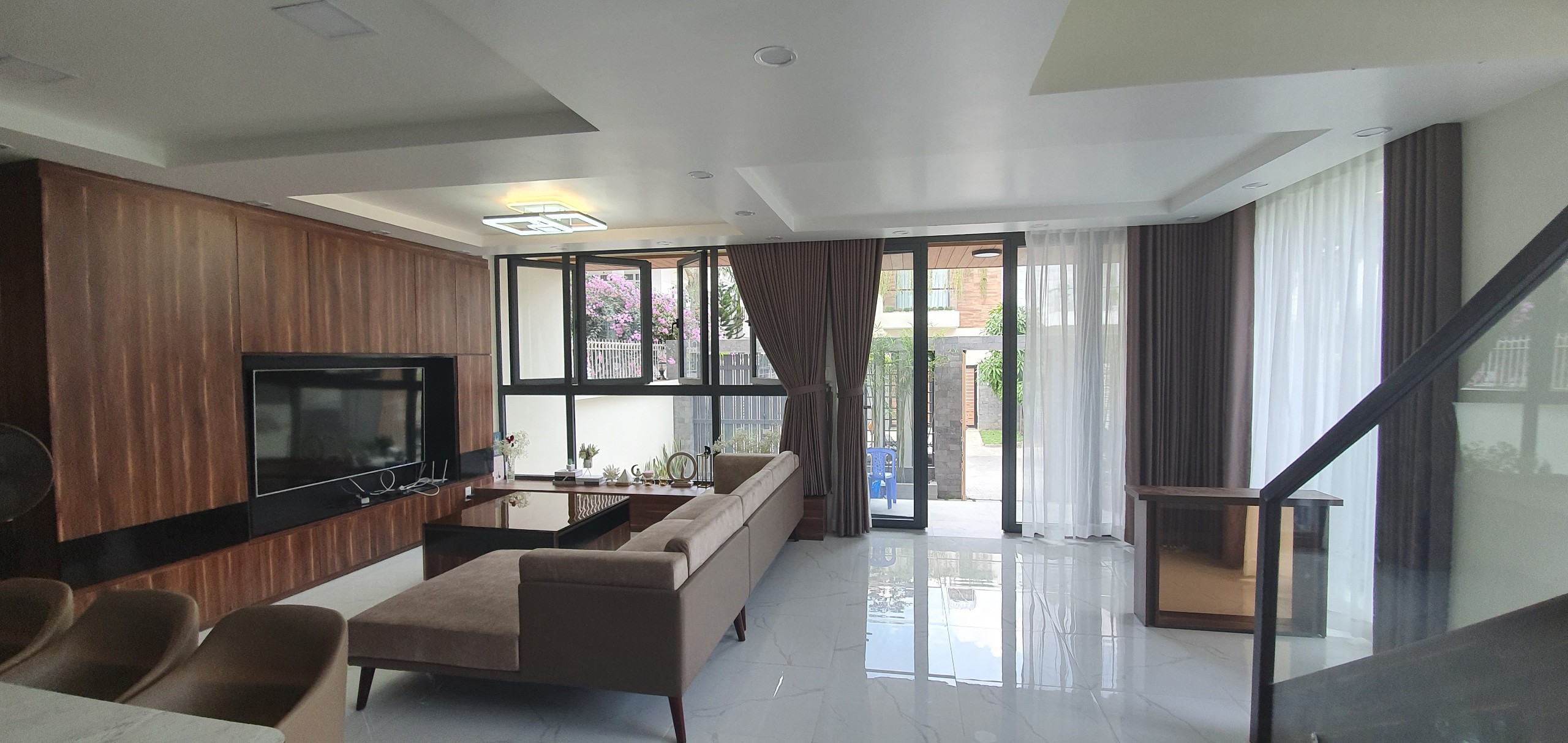 Chị Trang - Nhà Bè