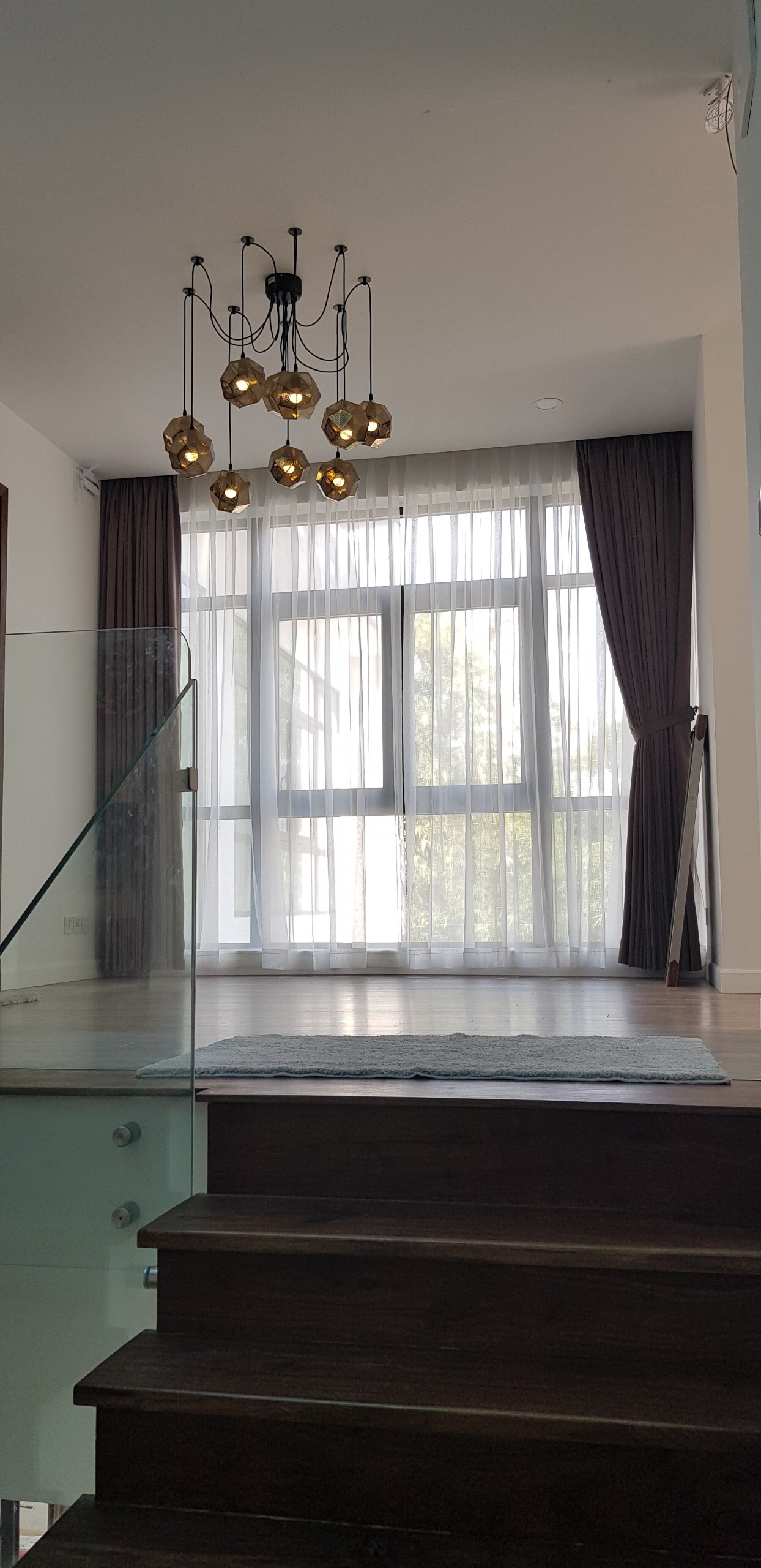 VILLA ANH LINH CHỊ HẰNG Q7  (  Sử Dụng Chất Liệu VẢI MALAYSIA )