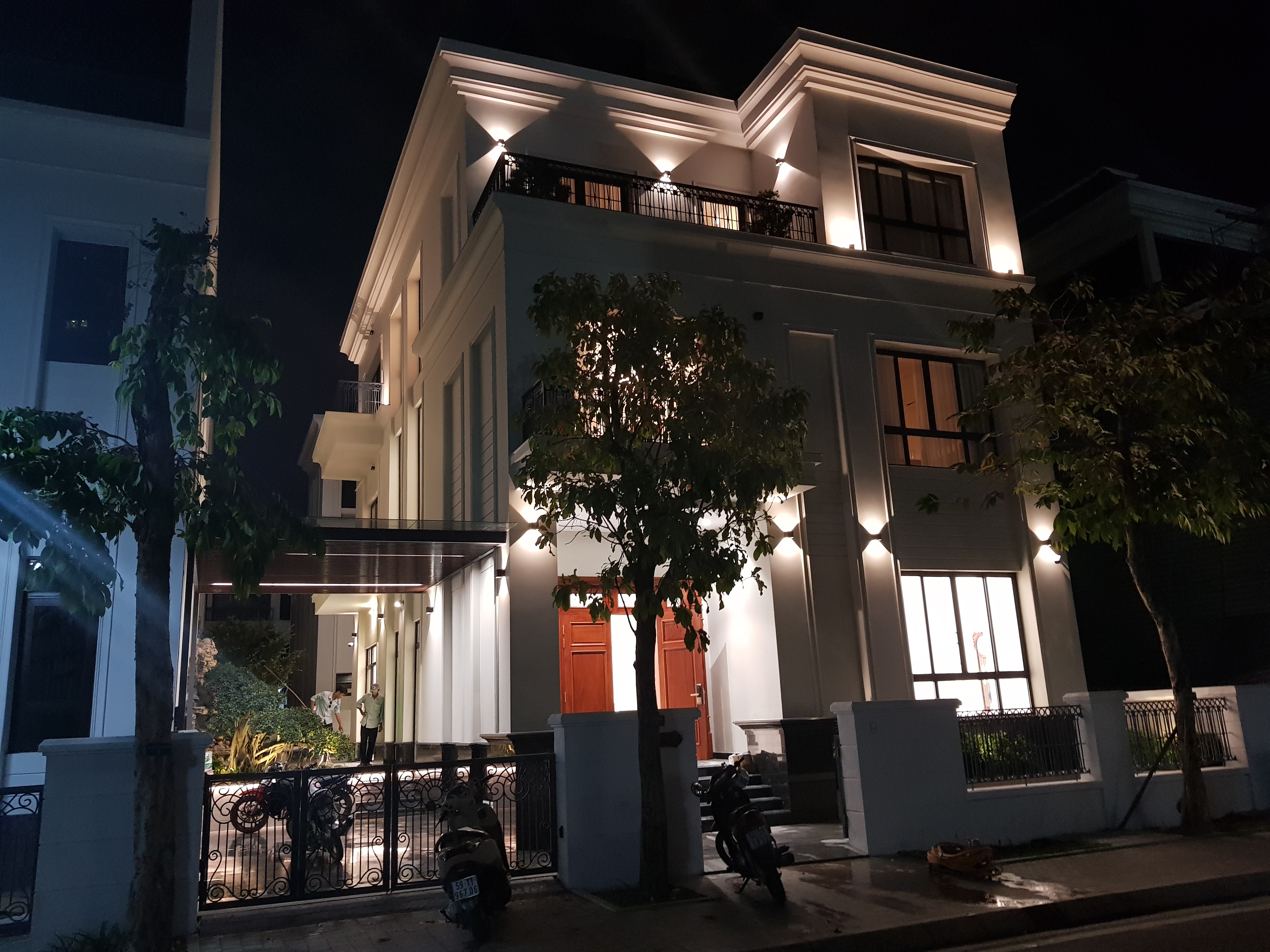 BIỆT THỰ CHỊ LAM VINHOME TÂN CẢNG Q2