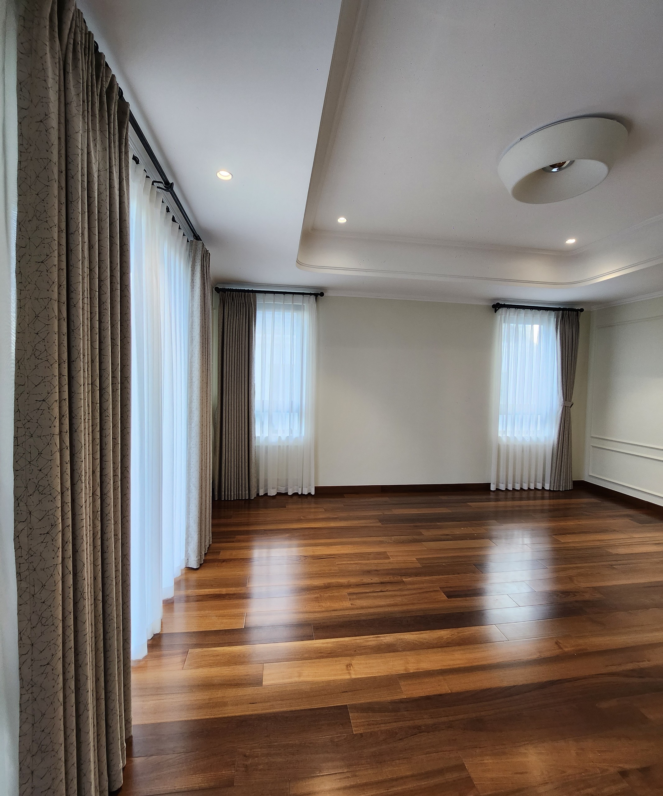 BIỆT THỰ ANH THẮNG VINHOME Q2  (  Sử Dụng Chất Liệu VẢI CHÂU ÂU )